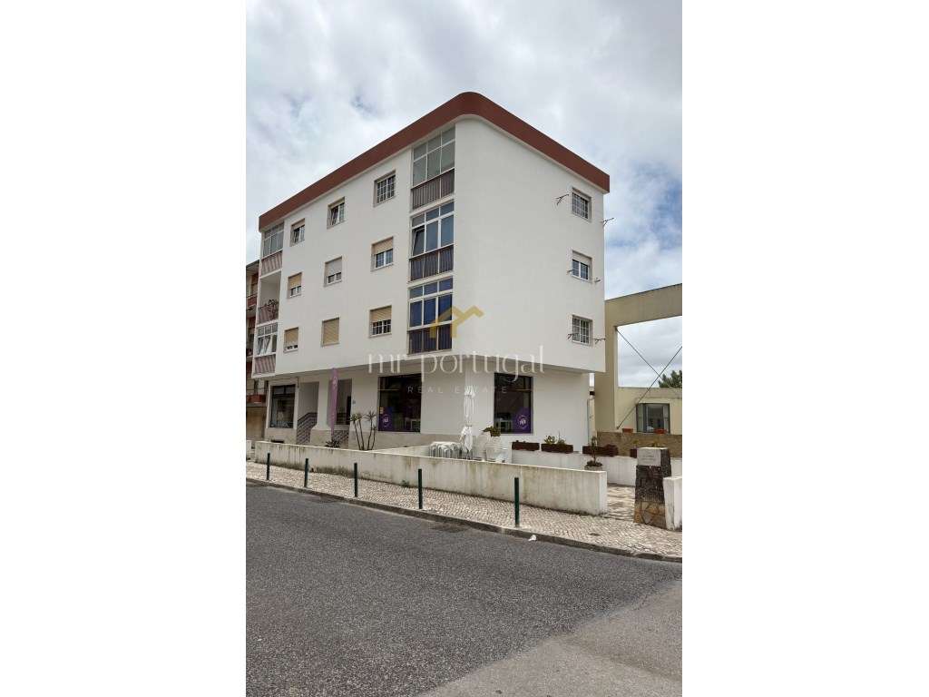 Excelente Apartamento T3 no Centro de Mafra com Parqueamento e Arre...-23