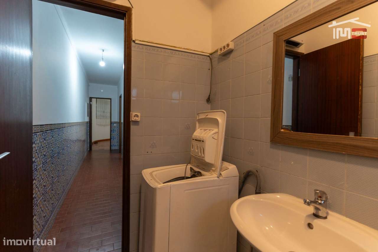 APARTAMENTO T1 SEMI MOBILADO ROTUNDA NORTE EM FÁTIMA - Grande imagem: 5/12