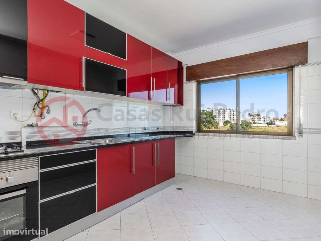 T2 Remodelado com Vista Deslumbrante sobre a Baía do Seixal, Amora - Grande imagem: 1/25