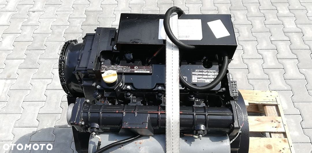 SILNIK DEUTZ F4L2011 47,8 kW / 2800rpm 3,1L 13 740 zł netto - 11