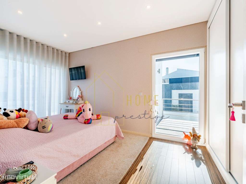 Moradia T4 na Urbanização Jardins de Santiago- Setúbal-33