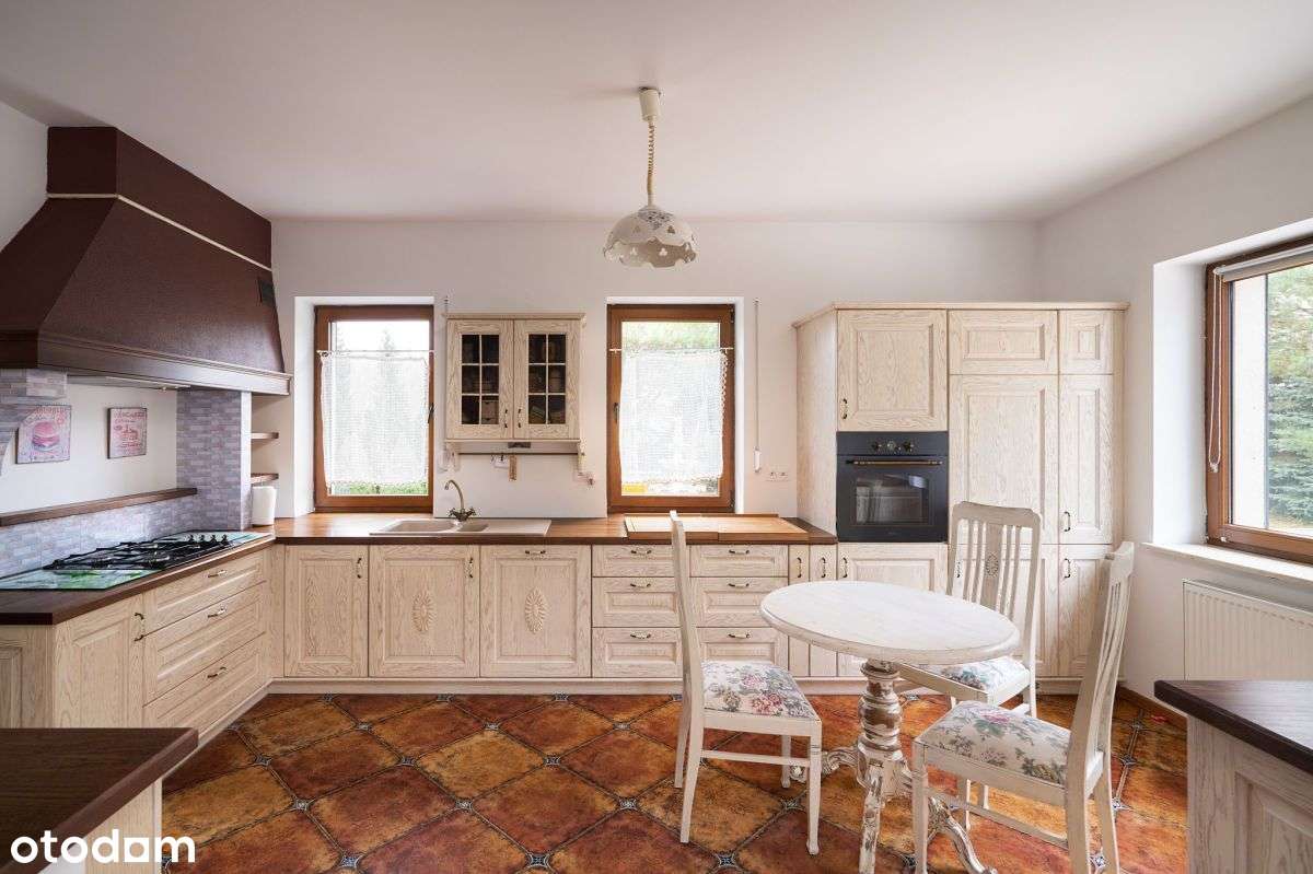 Dom wolnostojący w pięknej okolicy-8