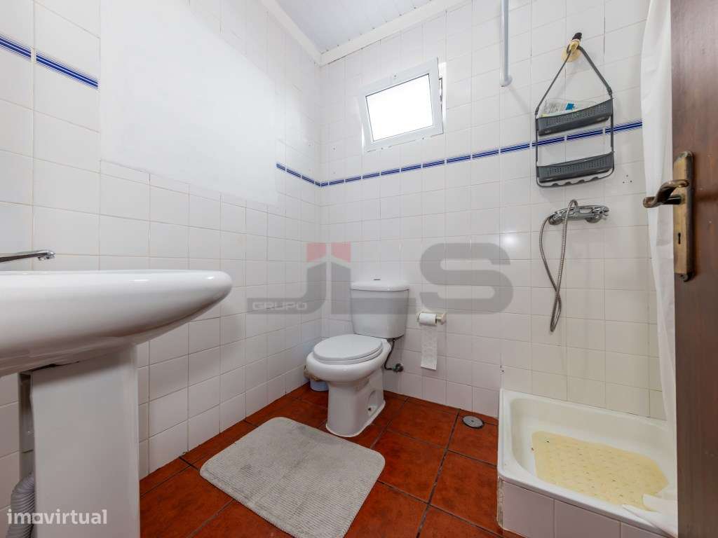 Moradia T4 com Garagem e Quintal nas Calhetas - Ribeira Grande-28