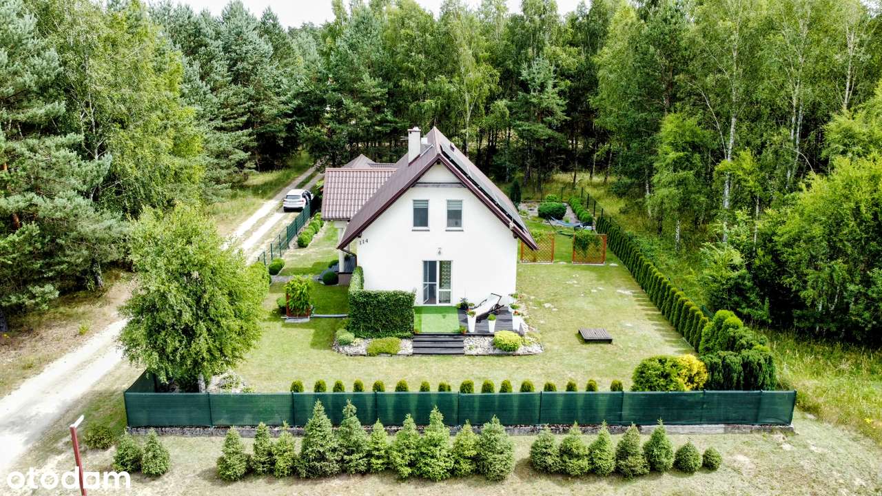 Dom nad jeziorem, całoroczny, nasadzenia, fotowotaika, media, wiata-2