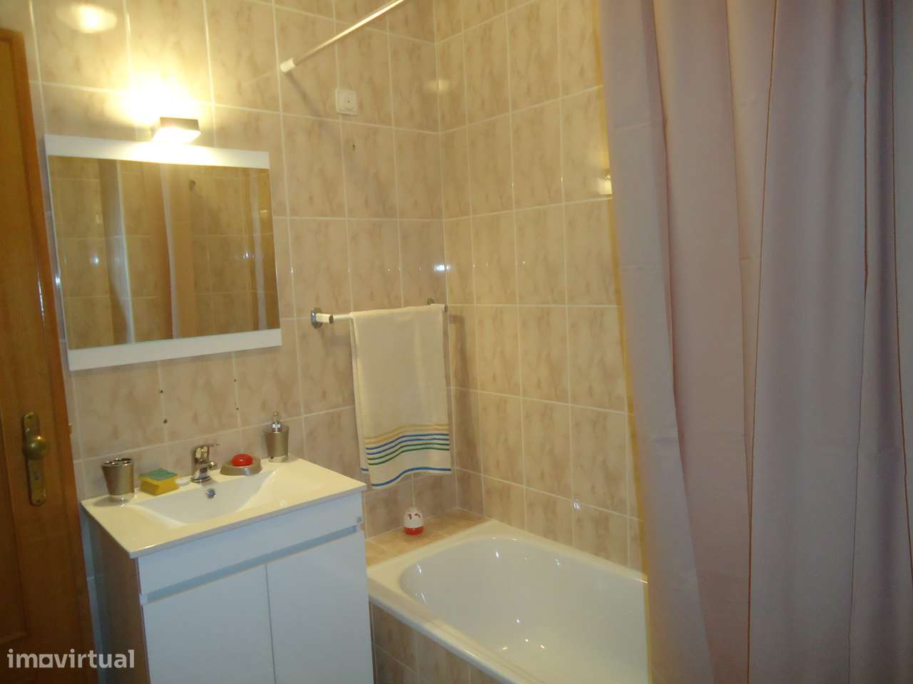 Apartamento T2 com grandes áreas, Lourosa-8