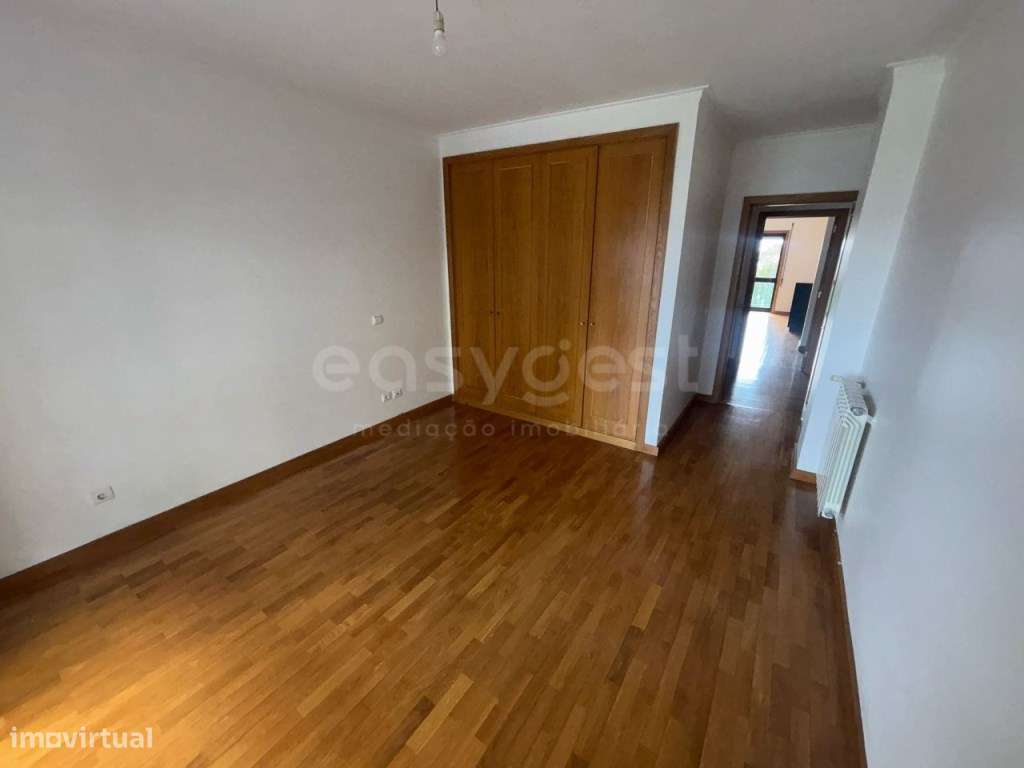 Apartamento T3 usado com Garagem Box - Urbanização Vilabeira, Viseu - Grande imagem: 5/22