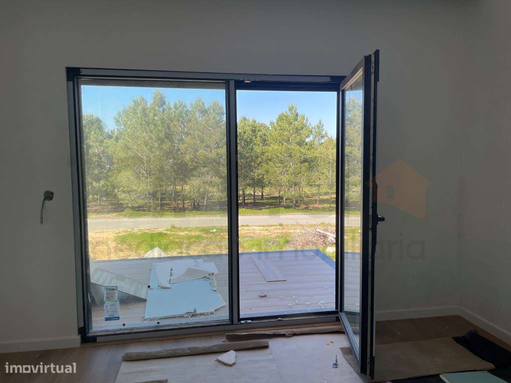 Moradia T3 com jardim e piscina em zona residencial tranquila-39