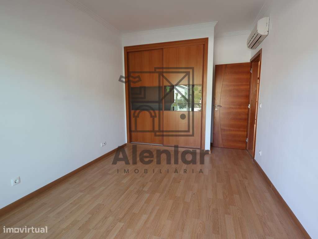 Moradia V3 localizada na freguesia da Carnota, em Alenquer.-23