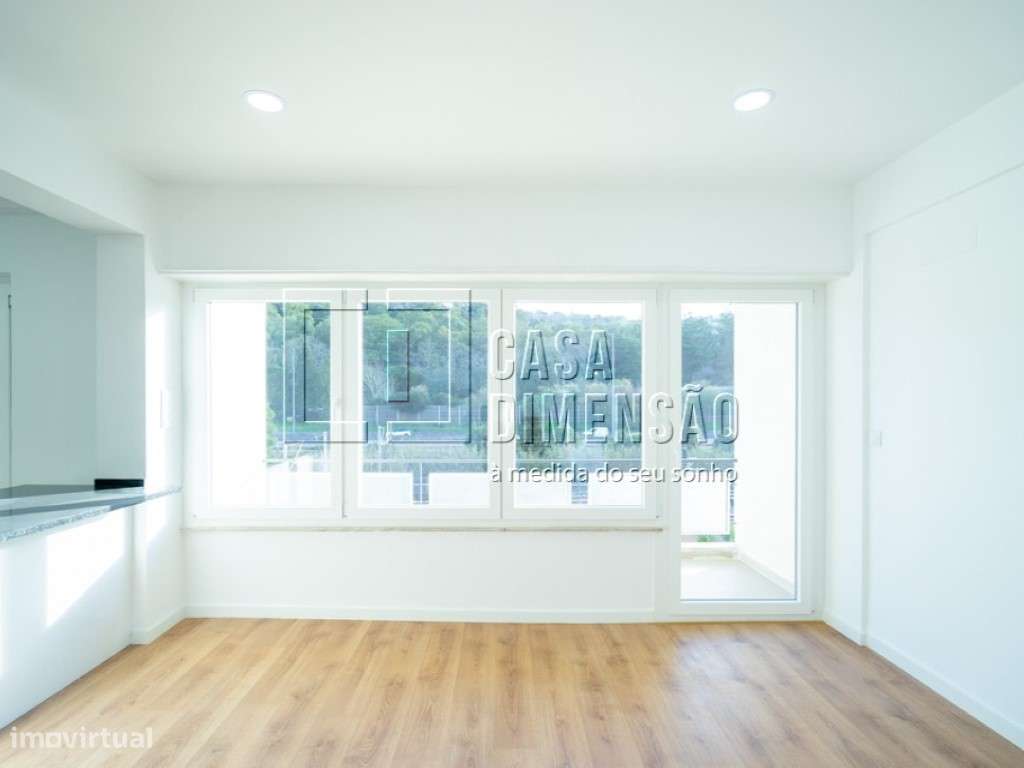 Apartamento de tipologia T3 com varanda, mobilado e equipado em Ben...-3