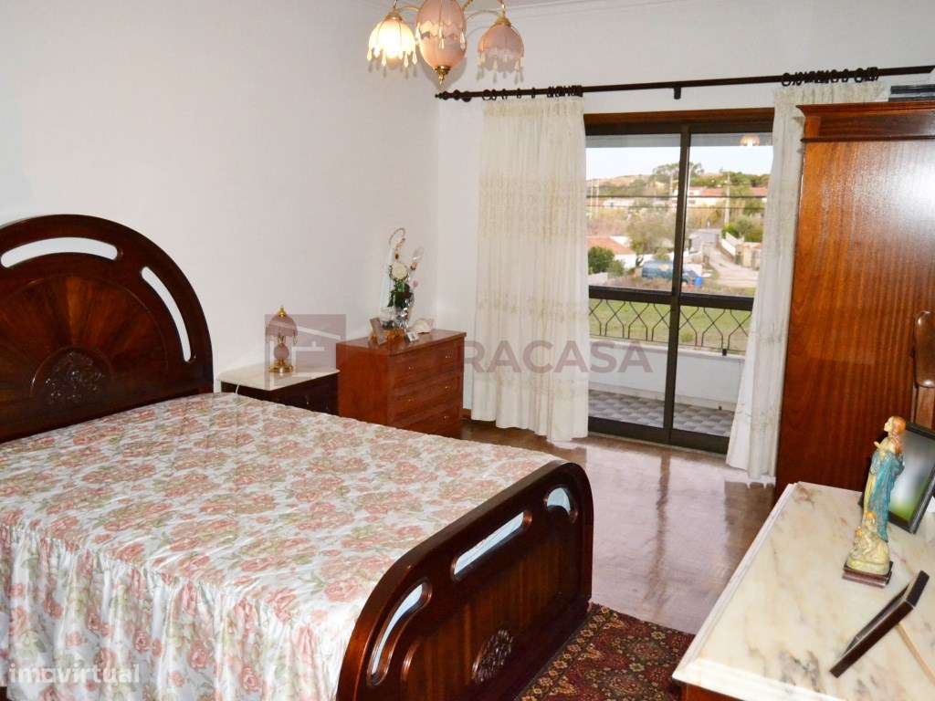 Vende-se excelente Moradia V7 com Jardim, Terraço e Garagem em Algu...-16