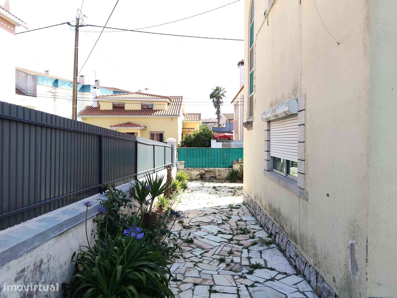 Moradia T4 Geminada com Excelente Espaço Exterior em Algueirão-21