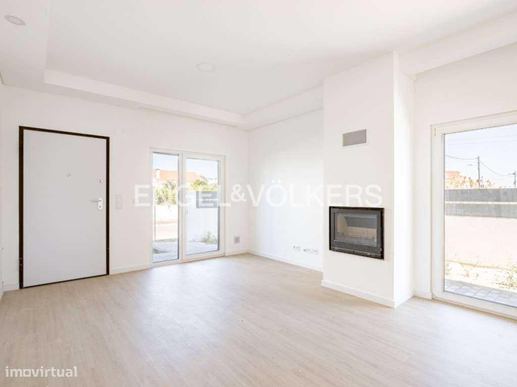 Moradia Geminada T4 Triplex em Fernão Ferro-8