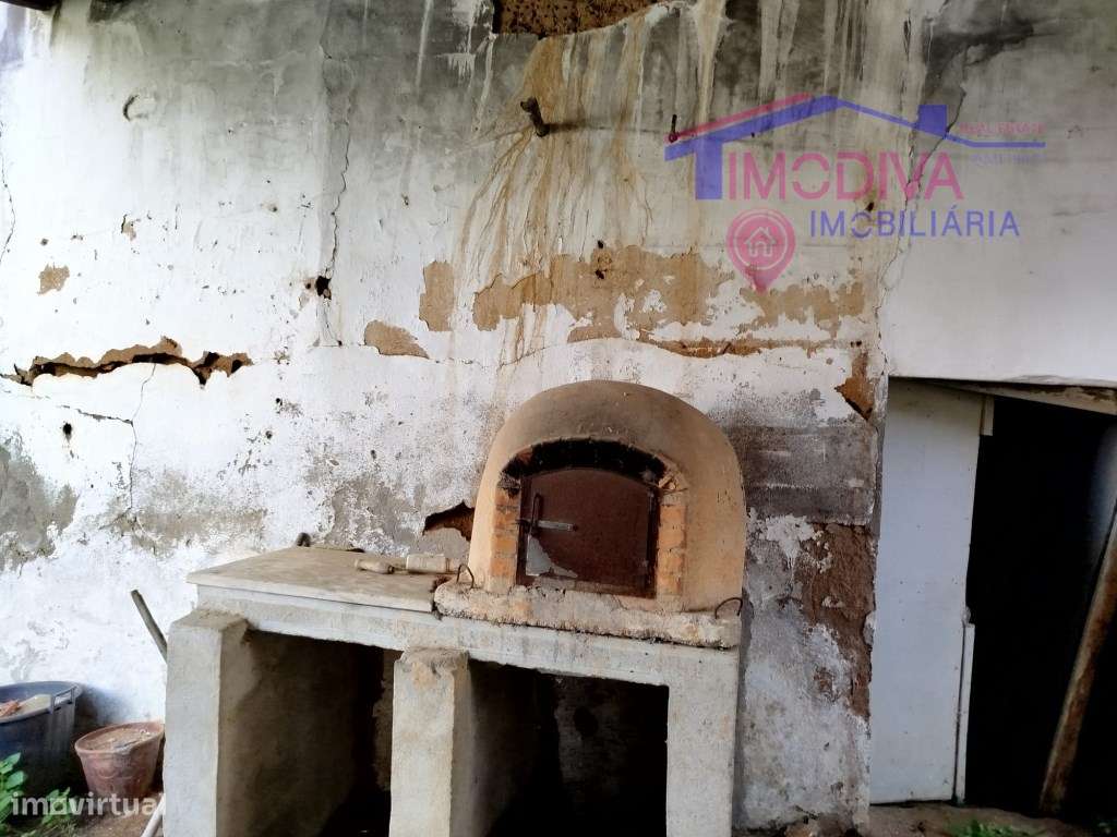 Moradia T2 com arrecadações, garagem e quintal em Constância-28