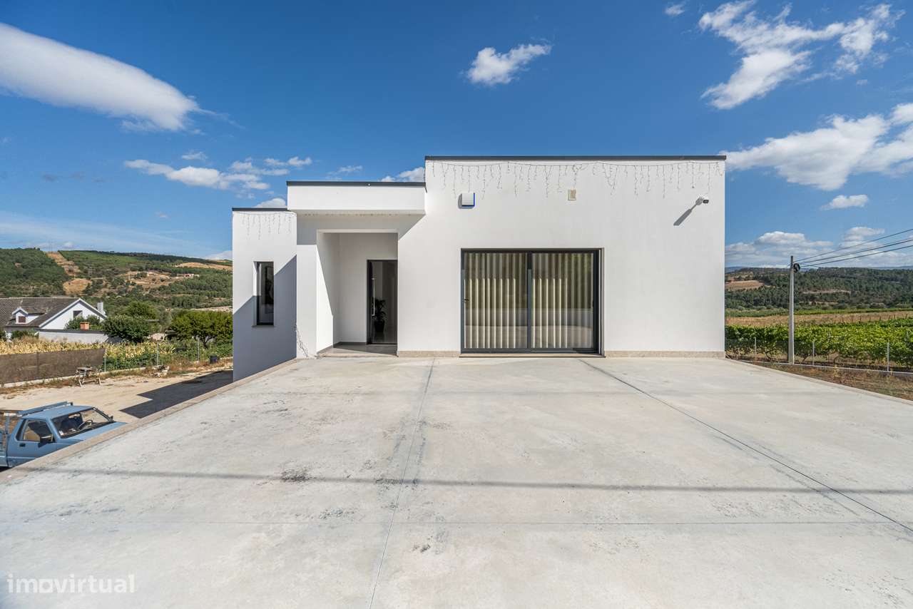 Moradia T4 semi-nova c/ 4 suites-25