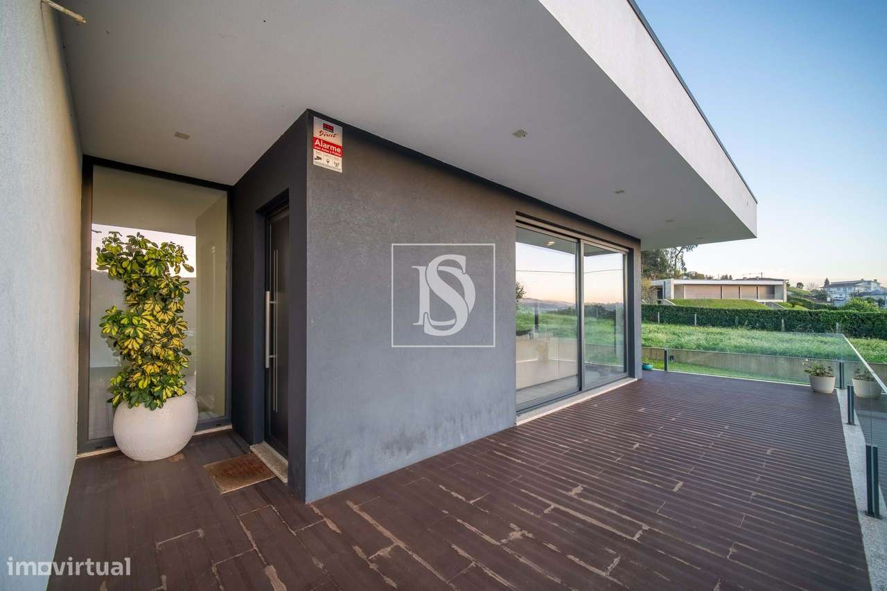 Moradia Individual T3, com jardim e vistas desafogadas-23