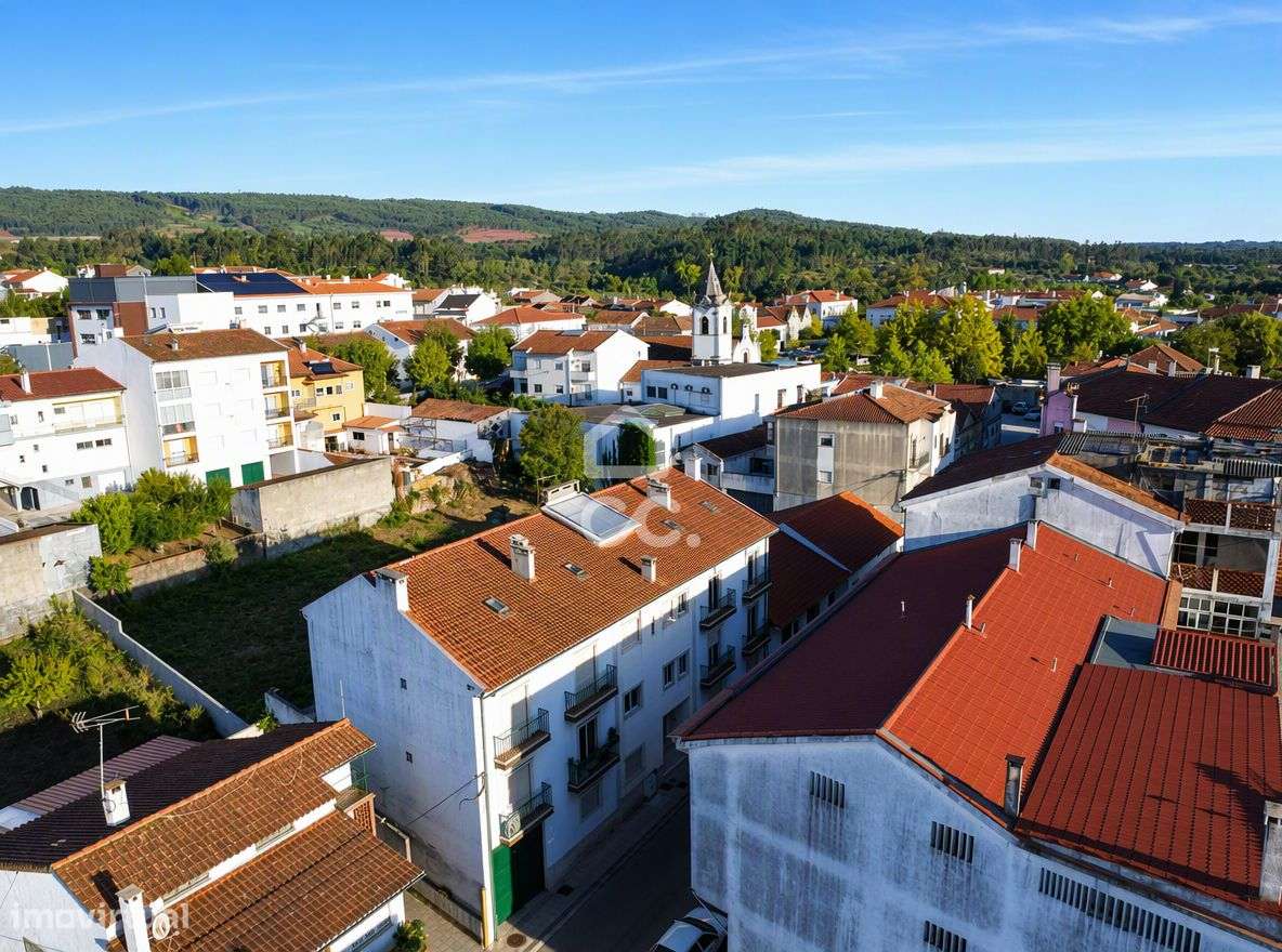 Apartamento T3 com garagem, arrumo e churrasqueira no centro do Avelar-28