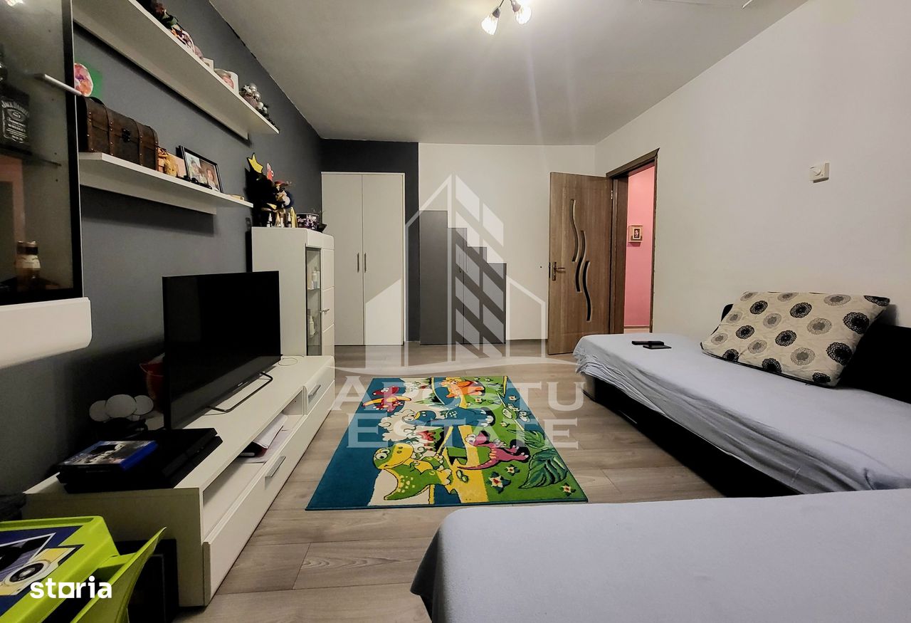 Apartament cu 3 camere, decomandat,  cu scara interioara, zona Lipovei