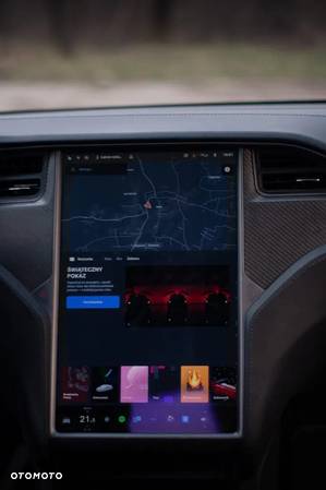 Tesla Model X - 9