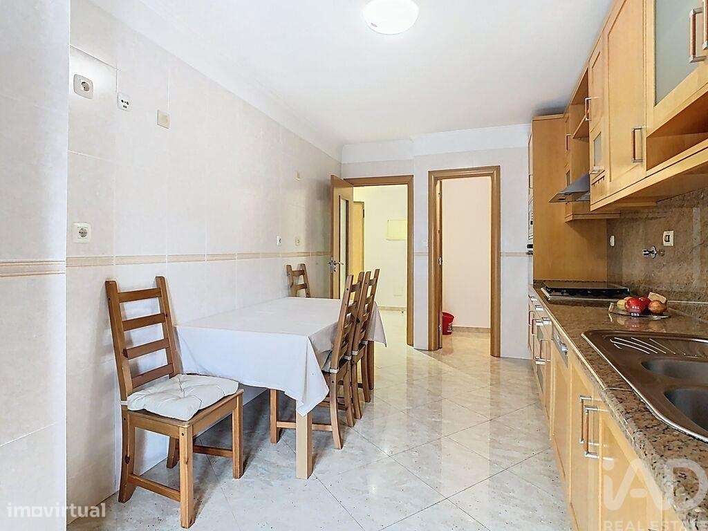 Apartamento T2 em Odivelas de 102,00 m2 - Grande imagem: 2/27