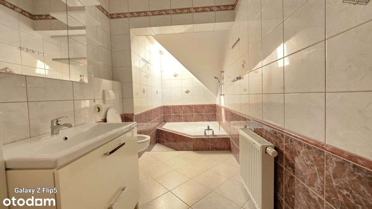 Dom 450 m2 otoczony starodrzewiem-13