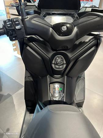 Yamaha X-Max - 5