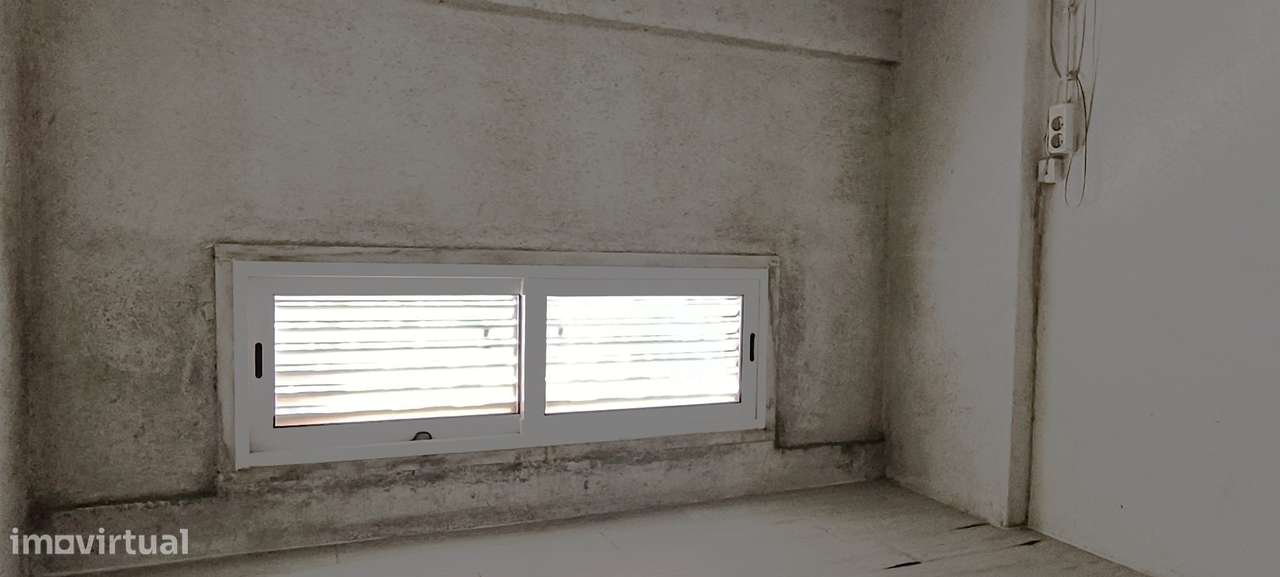 Espaço Comercial 250 m² | Ramada, Odivelas-24