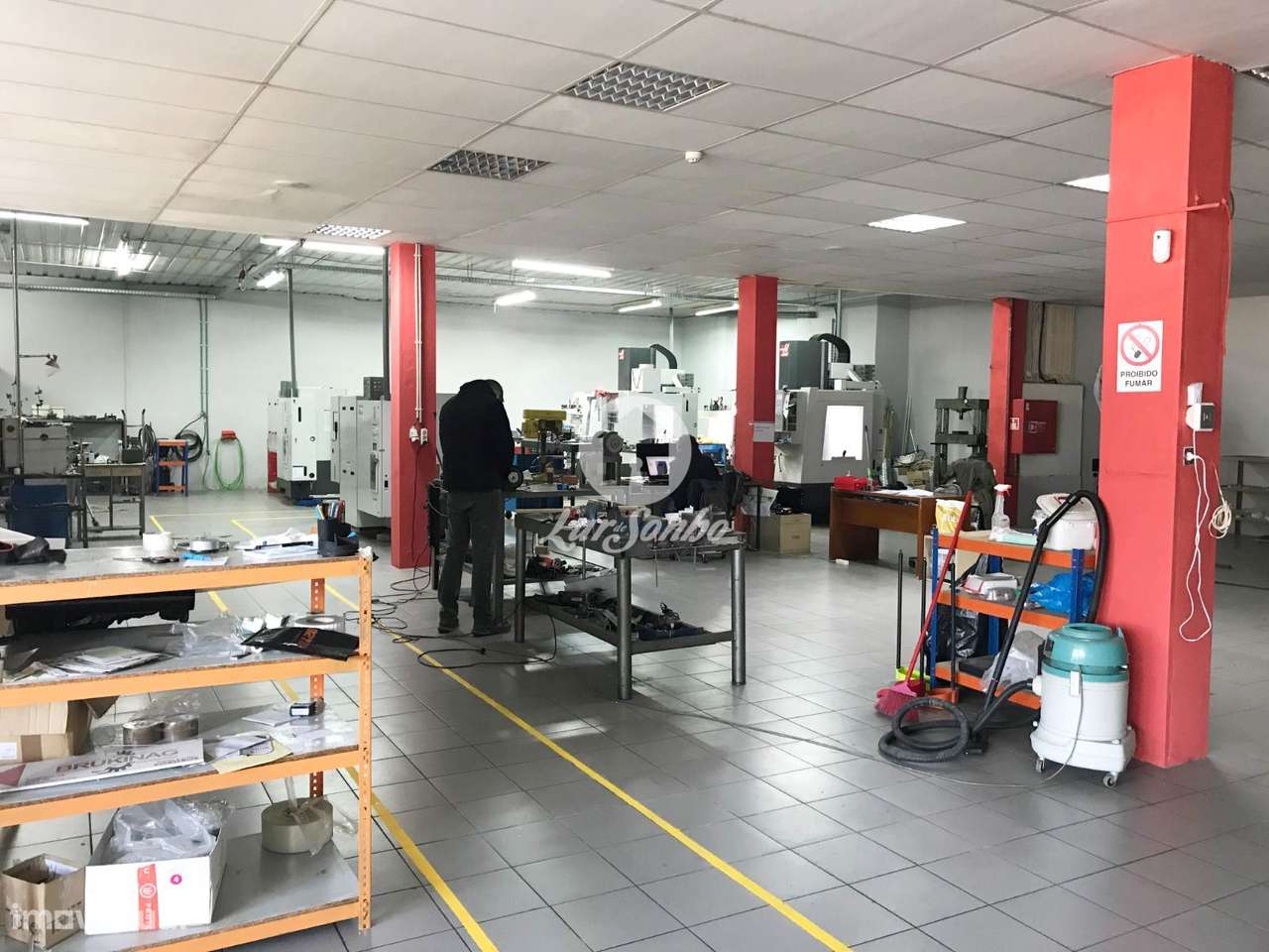 Pavilhão industrial c/ 1.226m2 em Calendário, Vila Nova de Famalicão! - Grande imagem: 4/5