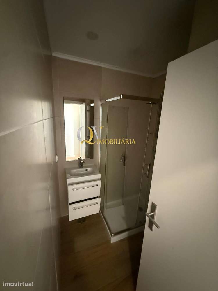Excelente Apartamento T1+1 sito no Cristo Rei, Almada-7