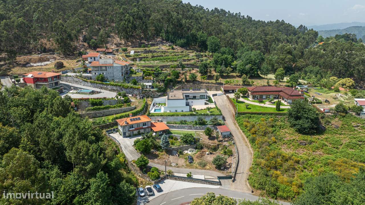 Moradia de Arquitetura Contemporânea com Piscina | Fafe-44