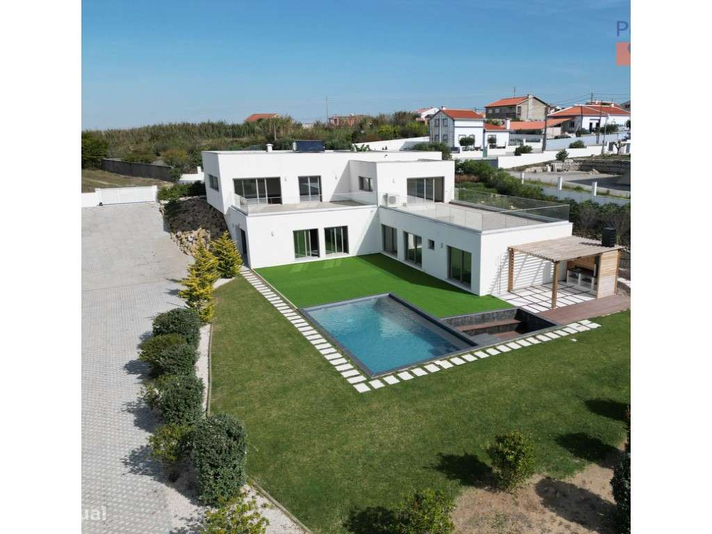 Moradia T4 de Luxo com terreno de 5.300 metros quadrados-0