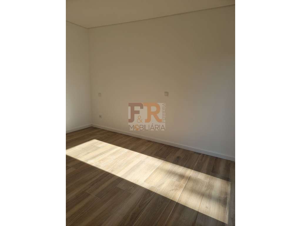 Moradia Geminada T3 com garagem e Terraço Quinta do Conde Sesimbra-44
