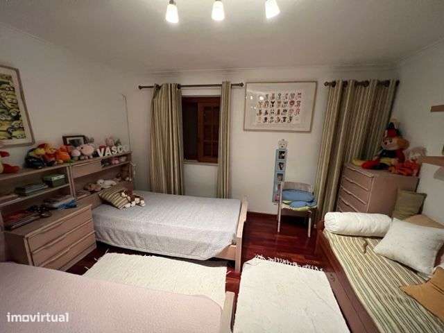 Excelente Moradia c/Piscina, Ringue desportivo, Garagem-43