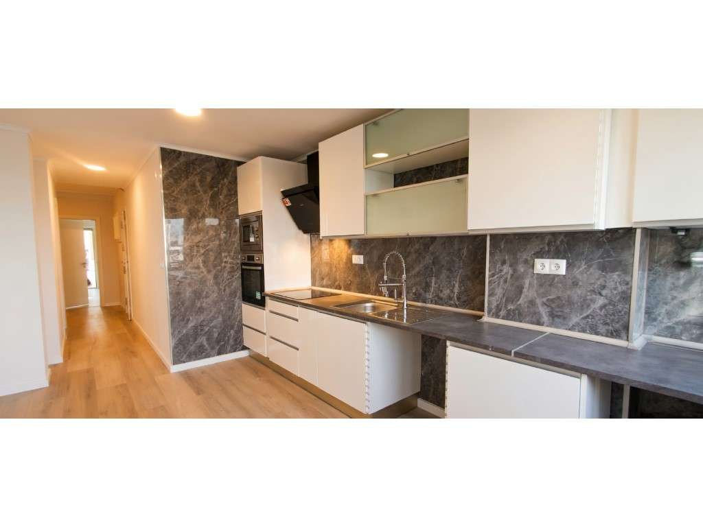 Apartamento T2 Totalmente Remodelado - Oeiras - Figueirinha-1