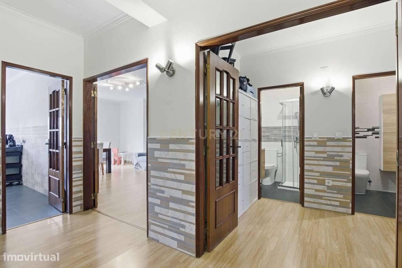 Apartamento T3 à Venda em Casal de Cambra – Excelente Estado de Conser-13