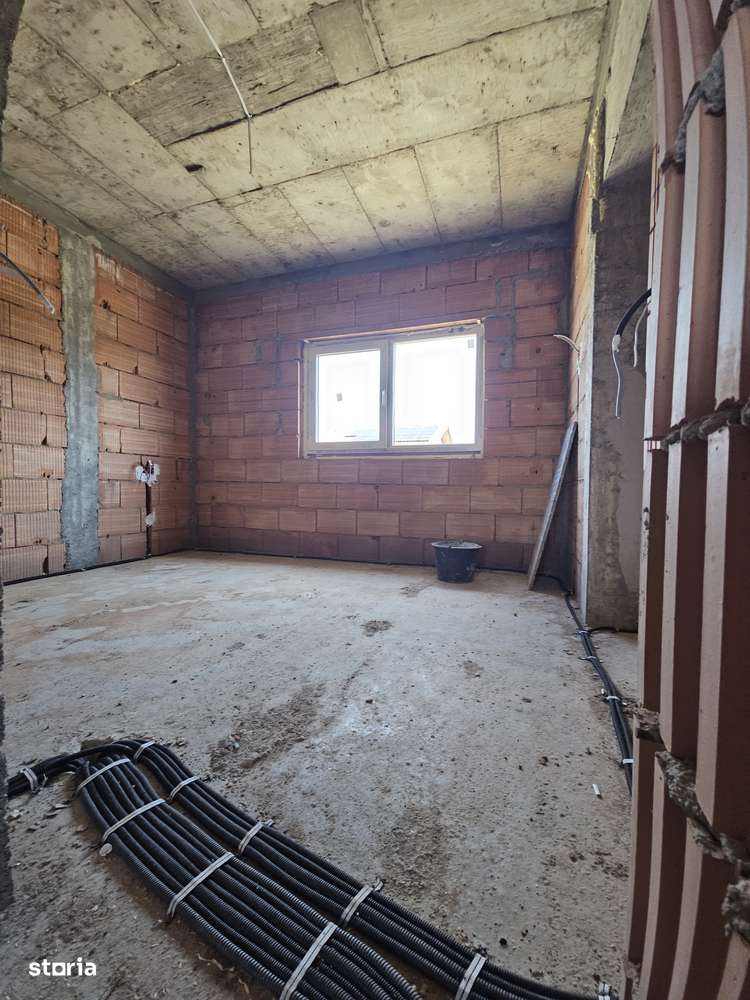 Duplex despartit prin garaj P+E  si la dor 100 ml de drumul principal-11