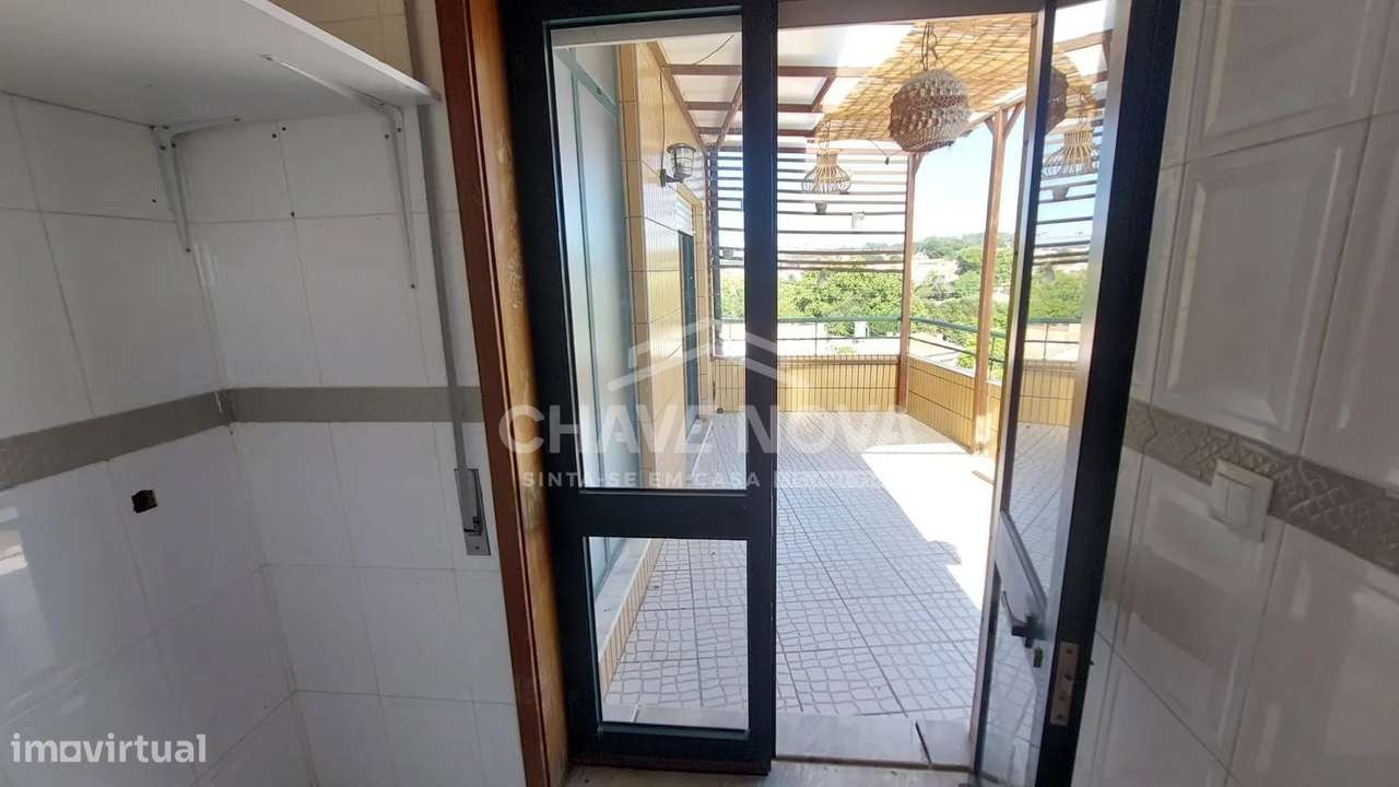 T2 Último Piso c/ Terraço e Garagem Box em S. Félix da Marinha-21
