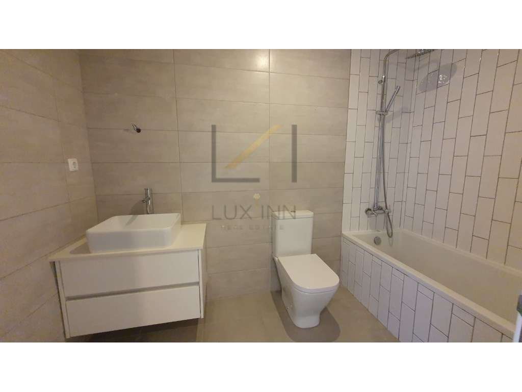 Apartamento T2, com varanda e arrecadação, Setúbal-14