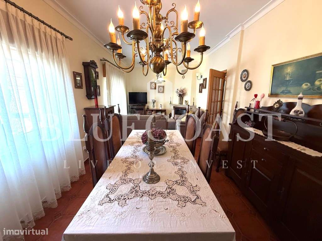 Moradia V4 com 3 Pisos - Espaço e Conforto-7