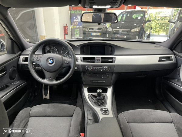 BMW 320 d Touring Pack M - 29