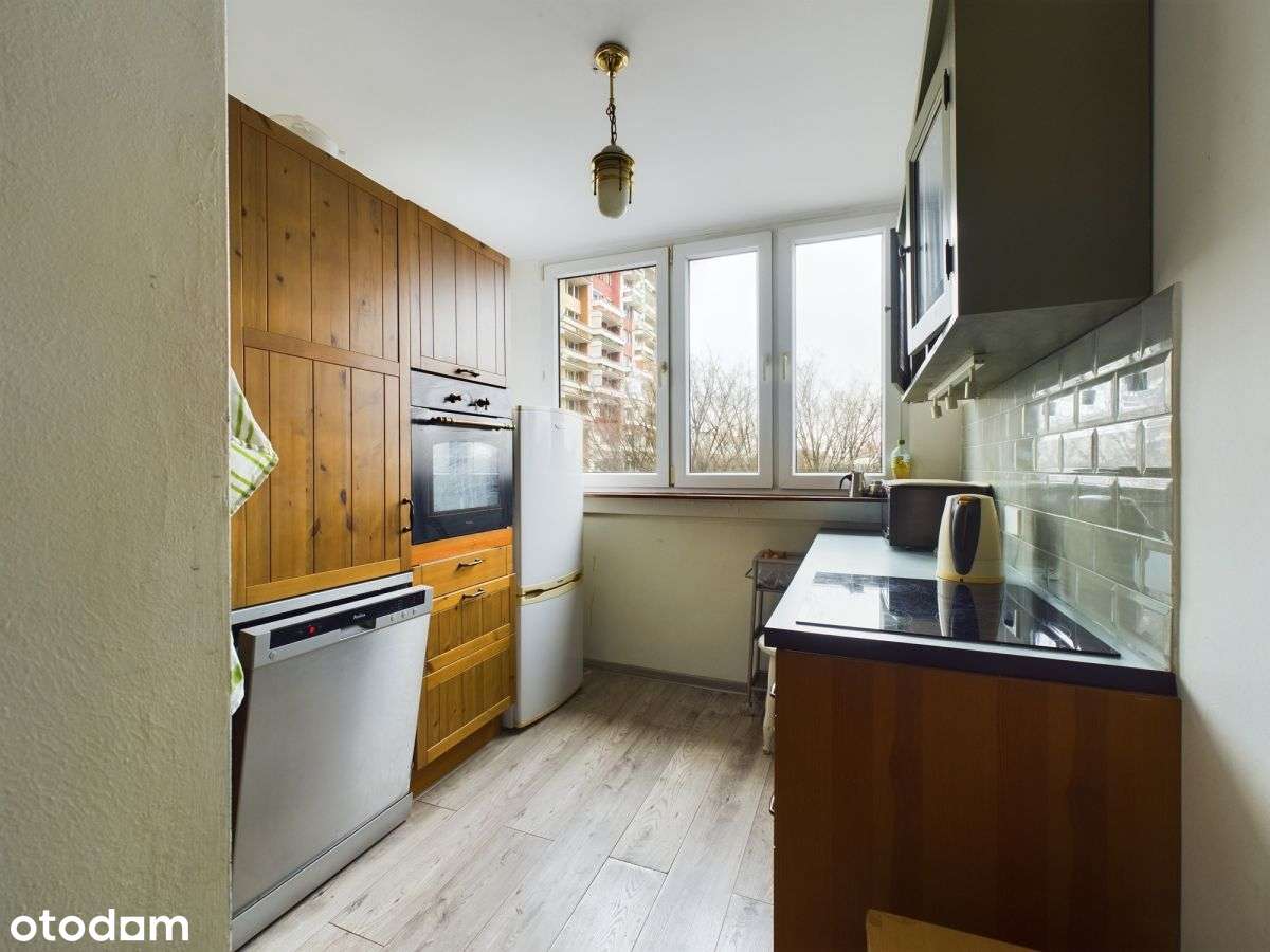 Rozkładowe w centrum z dużym balkonem-0