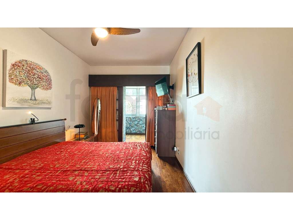 Apartamento T4 em Miraflores-23