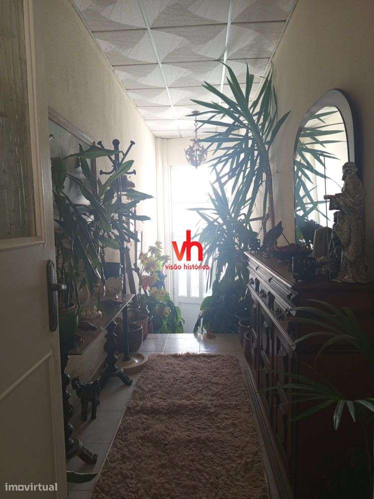 Vende-se Moradia ao Carvalhido com Potencial de Investimento-19