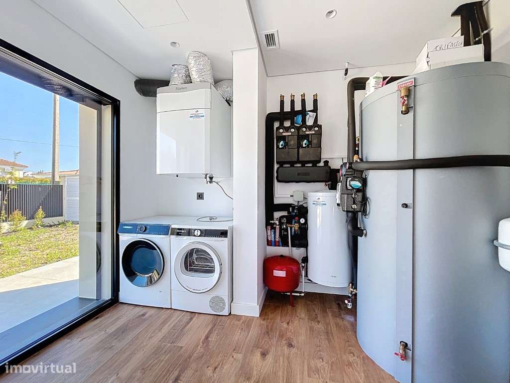 Moradia T5 na Aroeira - Charneca da Caparica.-6