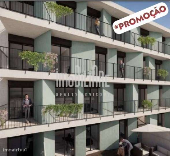 Apartamento T0 com garagem e elevador em Paranhos-0