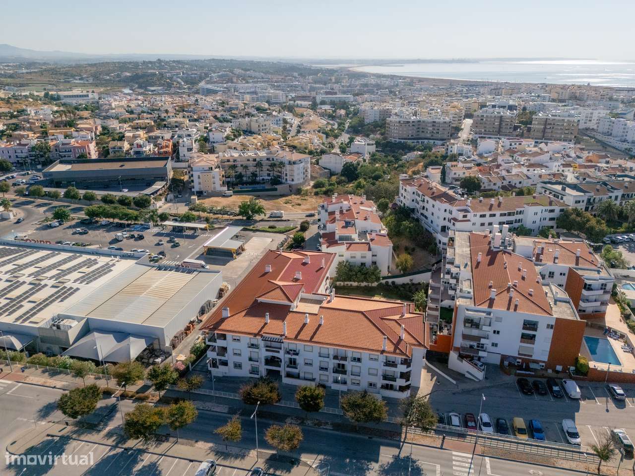Apartamento de 2 Quartos em Lagos — Conforto, Localização e Potencial-25