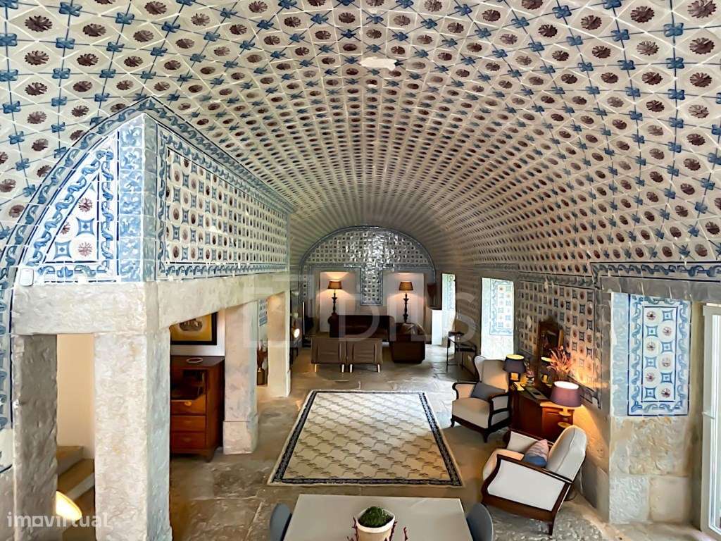 Apartamento T3+1 no Restelo, com Jardim Privado, em Palácio Histórico - Grande imagem: 2/20