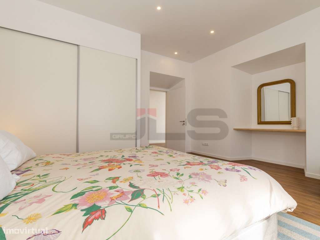 Moradia V4 com Apartamento T1 Anexo, Totalmente Remodelada - Centro...-10