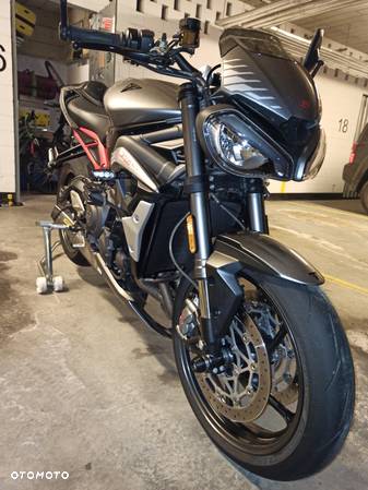 Triumph Street Triple - 11