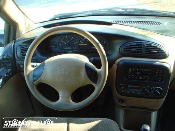 Chrysler Voyager 2.5 TD 2000 para peças - 4