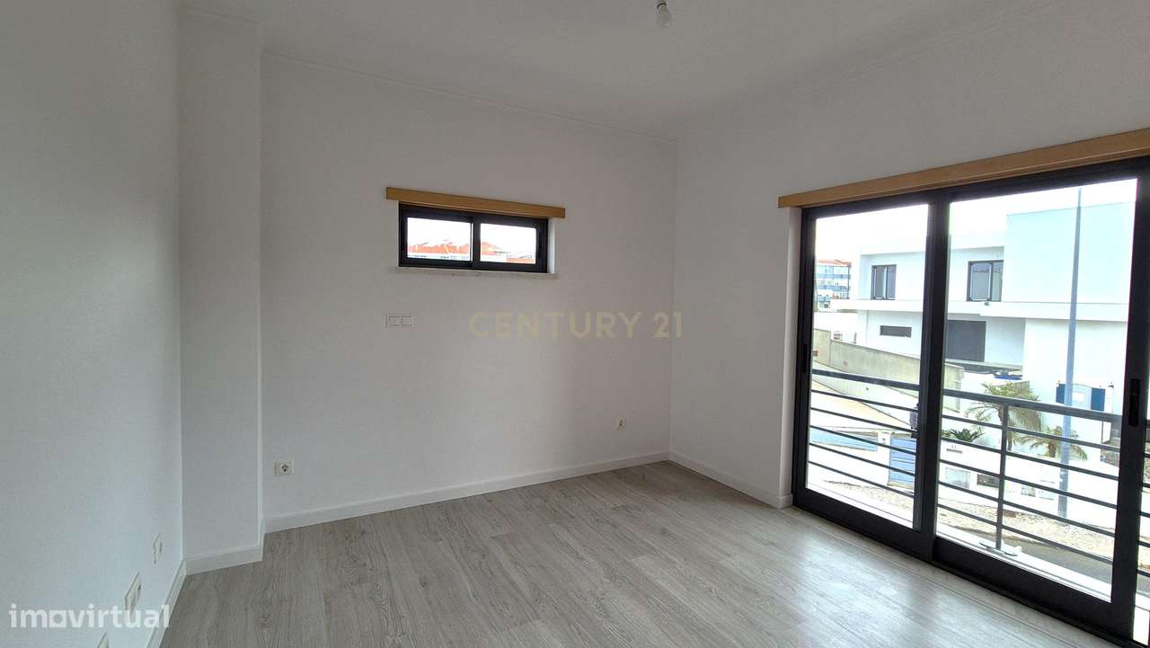 Moradia Isolada T5 de Arquitetura Moderna com Garagem – Quinta da Alem-6